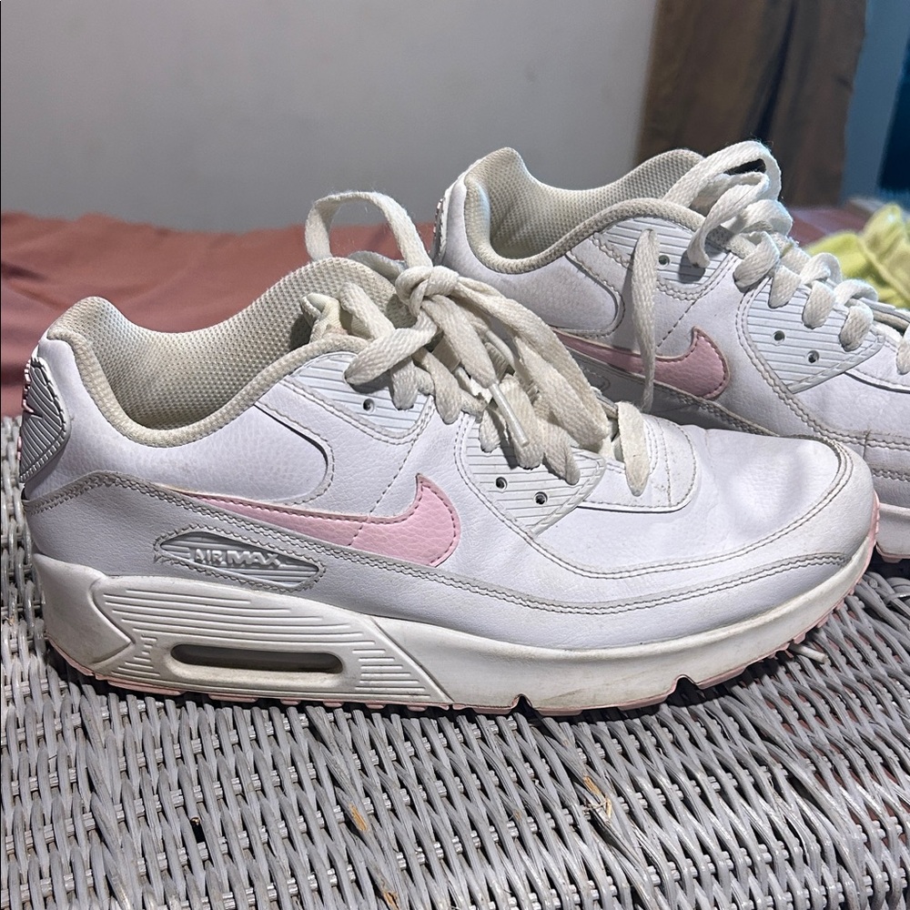 Women's White and Pink Nike airmax Sneakers